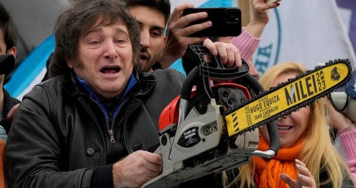 javier-milei-en-una-caravana-en-la-que-se-exhibio-OBZ32DAINFHBVKB2FVLZPEGX6U